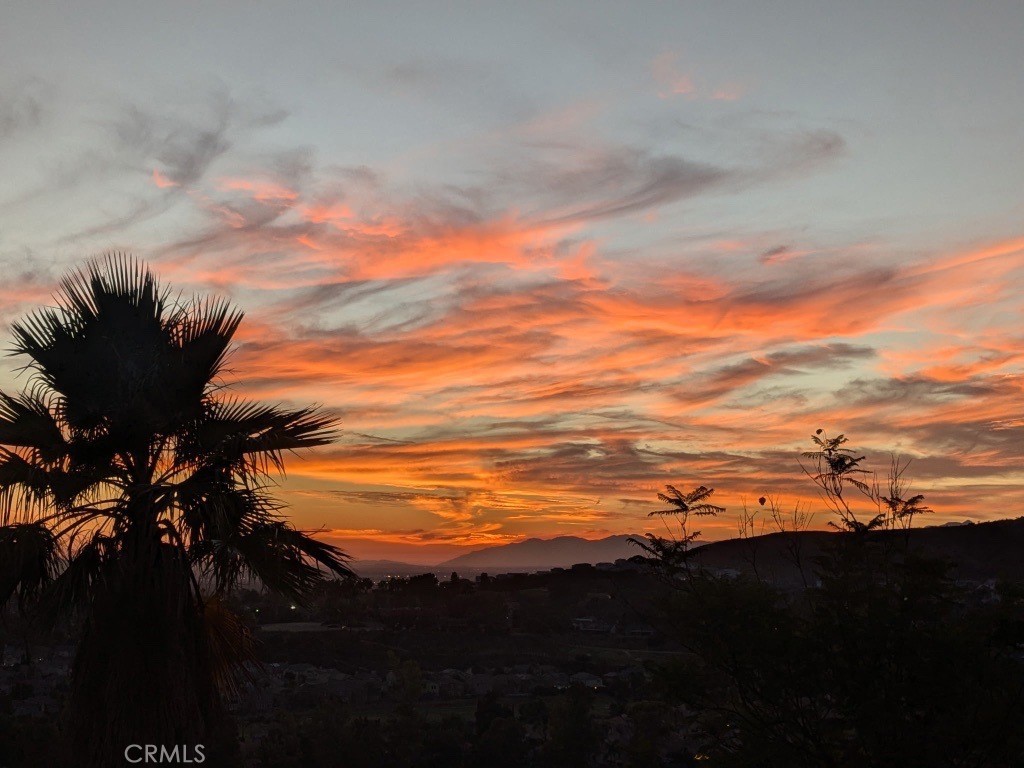 https://media.crmls.org/medias/d1e28628-d17c-4fcf-ba09-d1816c21a76a.jpg?preset=X-Large