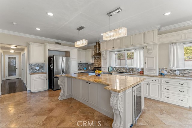 Detail Gallery Image 6 of 38 For 2500 Anabas Ave, San Pedro,  CA 90732 - 5 Beds | 5 Baths