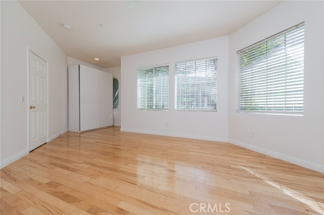 825 Yorkshire, Irvine CA: https://media.crmls.org/medias/d1e3e29b-34e8-456f-a72f-4320ab777f0e.jpg