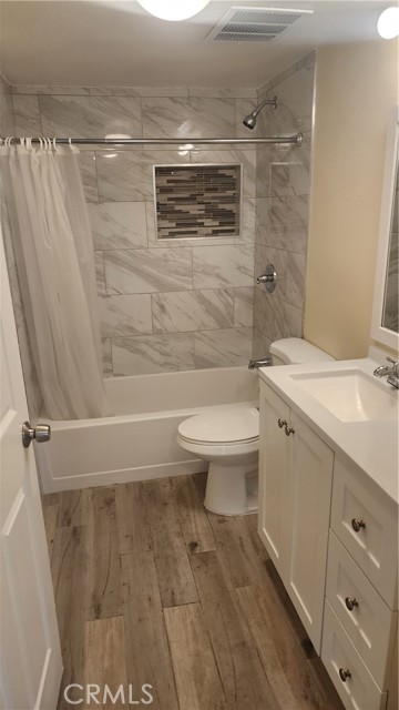 Detail Gallery Image 1 of 3 For 1043 West 107th Street #1,  Los Angeles,  CA 90044 - 2 Beds | 1 Baths