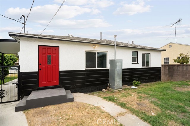 4239 Brewster Avenue, Lynwood CA: https://media.crmls.org/medias/d1e41886-132f-4333-8771-ad576ecac873.jpg