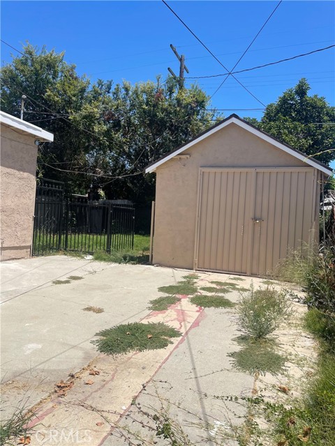 5426 4th Avenue, Los Angeles CA: https://media.crmls.org/medias/d1e48b8e-984f-4e11-a49d-ccdb9090a8e8.jpg