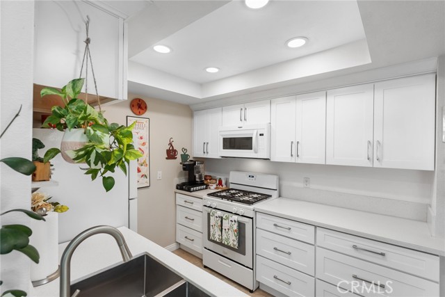 Detail Gallery Image 11 of 43 For 4760 Lakeview Ave, Yorba Linda,  CA 92886 - 1 Beds | 1 Baths