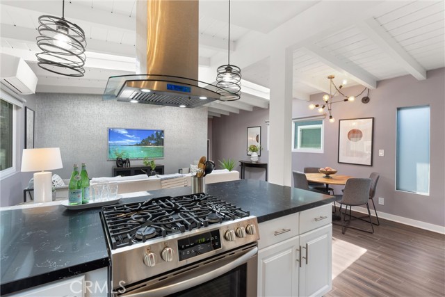 Detail Gallery Image 11 of 30 For 1712 Stanford Ave, Redondo Beach,  CA 90278 - 4 Beds | 2/1 Baths