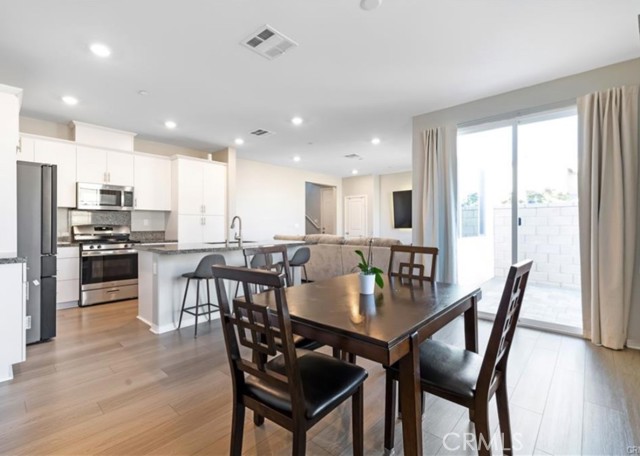 Detail Gallery Image 3 of 7 For 2498 Gunner Ridge, Rialto,  CA 92377 - 3 Beds | 2/1 Baths