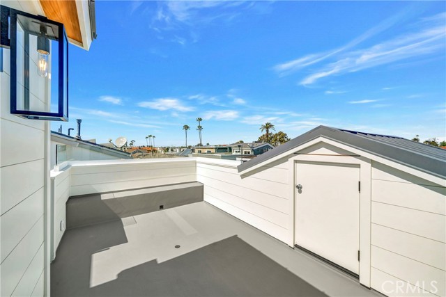 Detail Gallery Image 33 of 38 For 114 E Oceanfront, Newport Beach,  CA 92661 - 3 Beds | 4/1 Baths