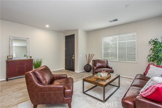 Detail Gallery Image 6 of 29 For 1773 Valley Falls Ave, Redlands,  CA 92374 - 3 Beds | 2 Baths