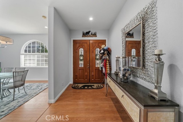 Detail Gallery Image 11 of 44 For 27312 Little Bear, Lake Arrowhead,  CA 92317 - 4 Beds | 4/1 Baths