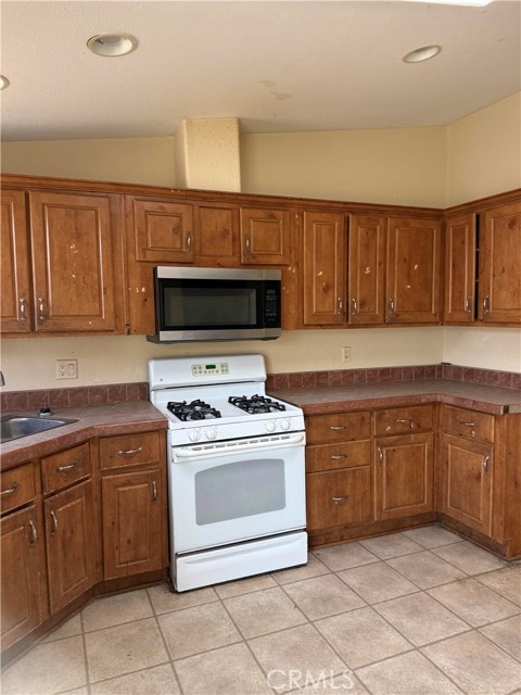 Detail Gallery Image 2 of 13 For 61707 Morningside, Joshua Tree,  CA 92252 - 4 Beds | 2 Baths