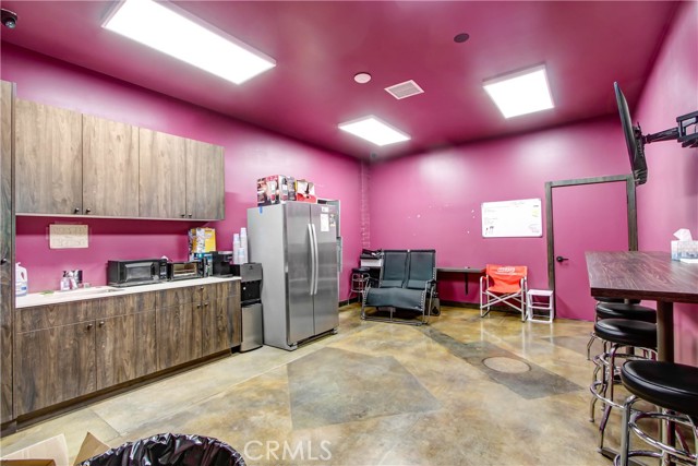 14526 Erwin Street, Van Nuys (los Angeles), California 91411, ,Commercial Sale,For Sale,14526 Erwin Street,CRSR24035256