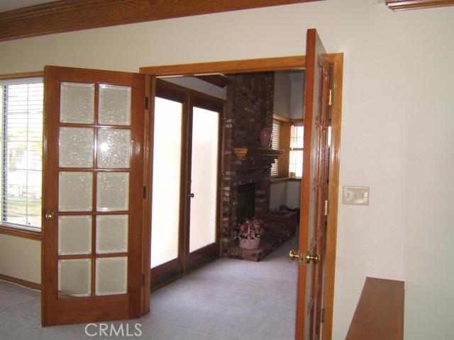 Detail Gallery Image 11 of 31 For 16342 Ridge View Dr, Apple Valley,  CA 92307 - 4 Beds | 2/1 Baths