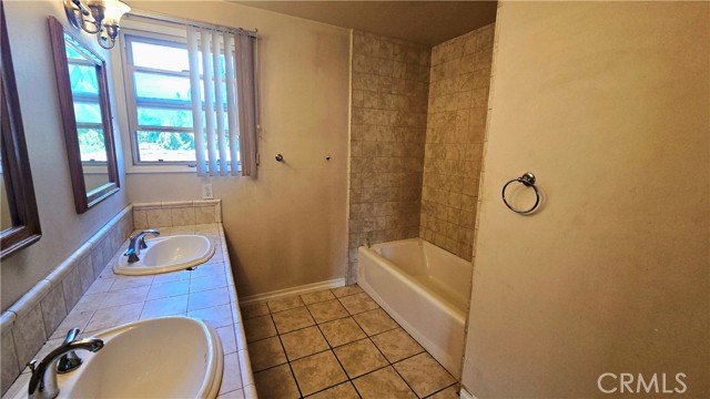 2800 Hill photo 7