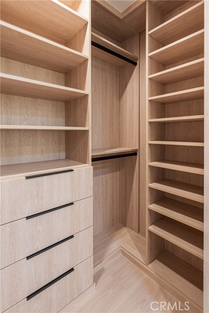 Detail Gallery Image 15 of 33 For 18848 Collins, Tarzana,  CA 91356 - 2 Beds | 2 Baths