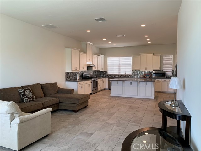 Detail Gallery Image 8 of 23 For 15864 Ellington Way, Chino Hills,  CA 91709 - 4 Beds | 3 Baths