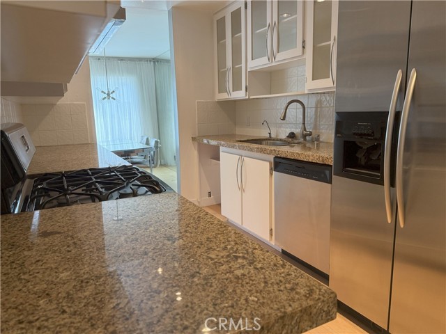 1940 N Highland Avenue, Los Angeles CA: https://media.crmls.org/medias/d1e8958c-9405-4786-b352-fd64594f005a.jpg