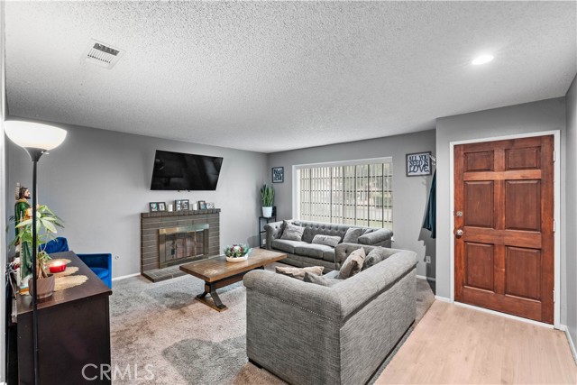 Detail Gallery Image 4 of 28 For 554 W Mariposa, Rialto,  CA 92376 - 4 Beds | 2 Baths