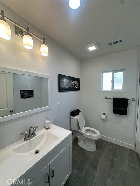 Detail Gallery Image 16 of 21 For 5344 Adenmoor, Lakewood,  CA 90713 - 3 Beds | 2 Baths