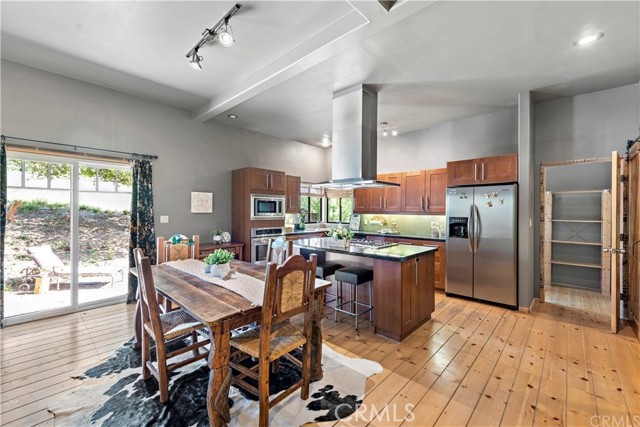 10950 Fox Springs Road, Murrieta CA: https://media.crmls.org/medias/d1e94ba6-049b-4893-b574-26460e23aa5a.jpg