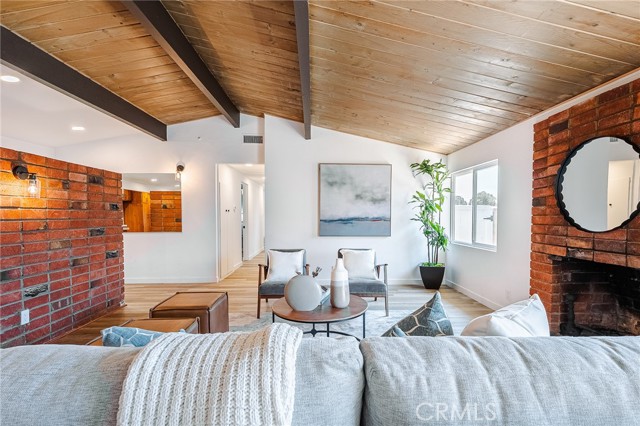 5835 Los Santos Way, Buena Park CA: https://media.crmls.org/medias/d1ea49b6-1001-450c-8f6f-a02b519bda67.jpg