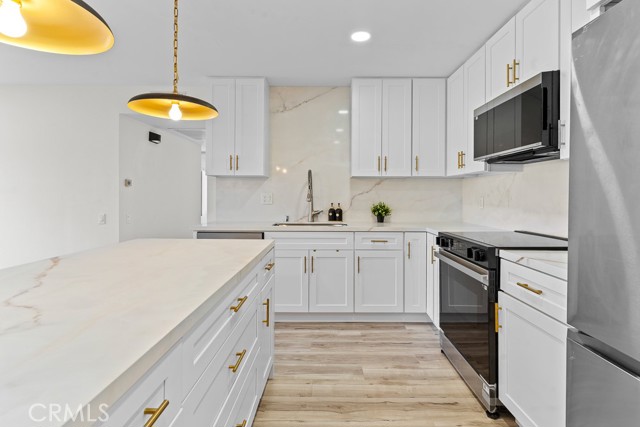 Detail Gallery Image 5 of 28 For 21921 Rimhurst Dr. #128-F,  Lake Forest,  CA 92630 - 2 Beds | 1 Baths