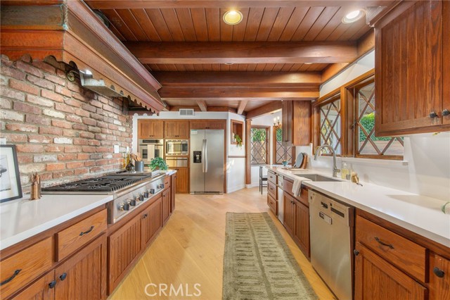 Detail Gallery Image 11 of 53 For 1430 La Perla Ave, Long Beach,  CA 90815 - 4 Beds | 3/1 Baths