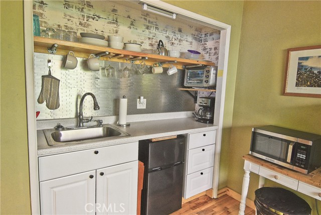 Detail Gallery Image 12 of 25 For 545 1st St #B,  Manhattan Beach,  CA 90266 - 1 Beds | 1 Baths