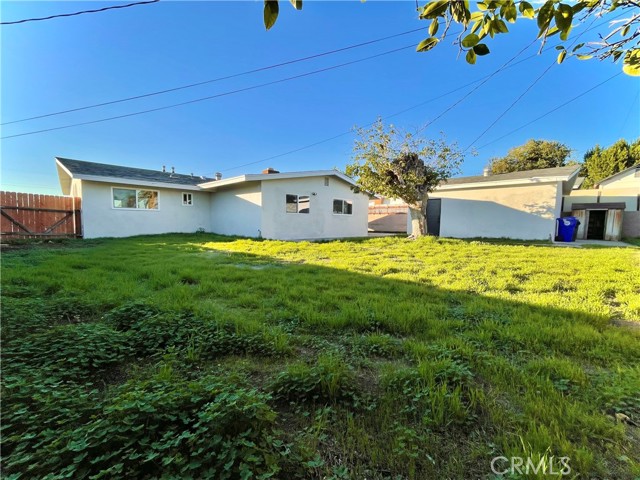 1005 N Alice Avenue, Rialto CA: https://media.crmls.org/medias/d1ec5562-dc00-4e17-8a92-01642bc7604b.jpg