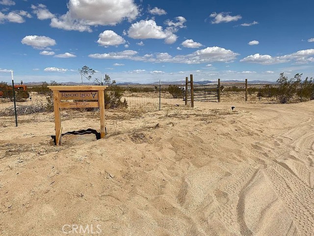 Detail Gallery Image 3 of 6 For 62840 Pole Rd, Joshua Tree,  CA 92252 - – Beds | – Baths