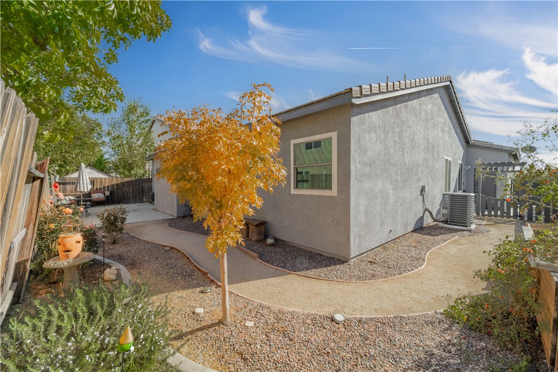 Detail Gallery Image 34 of 44 For 3085 Summer Breeze, Rosamond,  CA 93560 - 4 Beds | 2 Baths