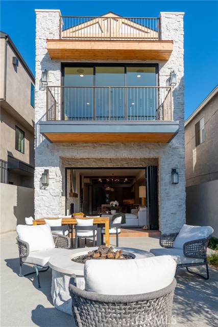 506 12th, Huntington Beach CA: https://media.crmls.org/medias/d1edb0c2-6fda-44c2-b5a3-cce1f93a2be0.jpg