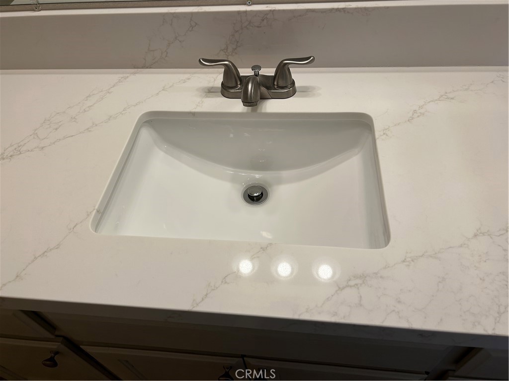 https://media.crmls.org/medias/d1edb516-a2ad-4d2e-b199-b3079a084ad0.jpg?preset=X-Large