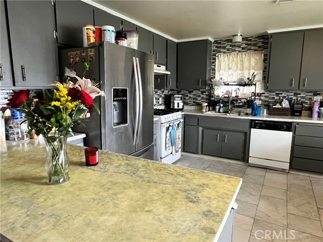 Detail Gallery Image 7 of 10 For 615 S Hewitt St, San Jacinto,  CA 92583 - 4 Beds | 3 Baths