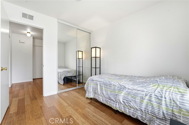 Image 13 of 23 For 22712 Foxborough