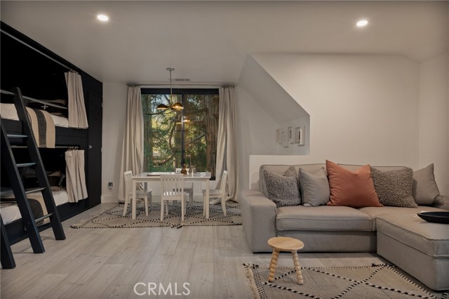 Detail Gallery Image 24 of 30 For 252 Crest Cir, Lake Arrowhead,  CA 92352 - 3 Beds | 2 Baths