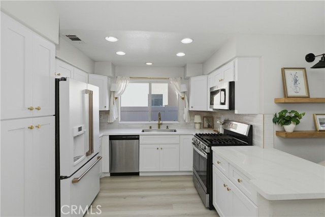 Detail Gallery Image 13 of 44 For 3199 Rowena, Corona,  CA 92882 - 3 Beds | 2 Baths