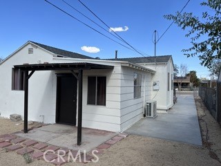 https://media.crmls.org/medias/d1f143b9-031f-4cd0-9ad9-102cefc104d2.jpg?preset=X-Large