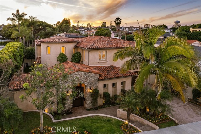 Detail Gallery Image 69 of 74 For 113 S Herrin, Manhattan Beach,  CA 90266 - 5 Beds | 4/1 Baths