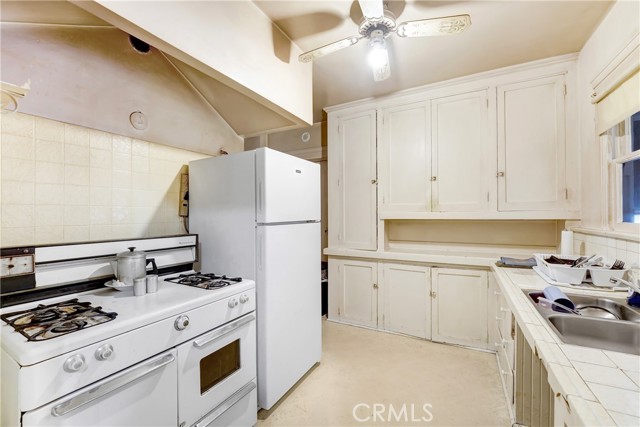 Detail Gallery Image 11 of 35 For 4239 South Raymond Avenue, Los Angeles,  CA 90037 - 2 Beds | 1 Baths