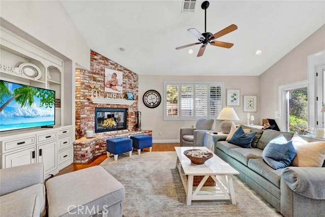 Image 16 of 60 For 20012 Mural Circle