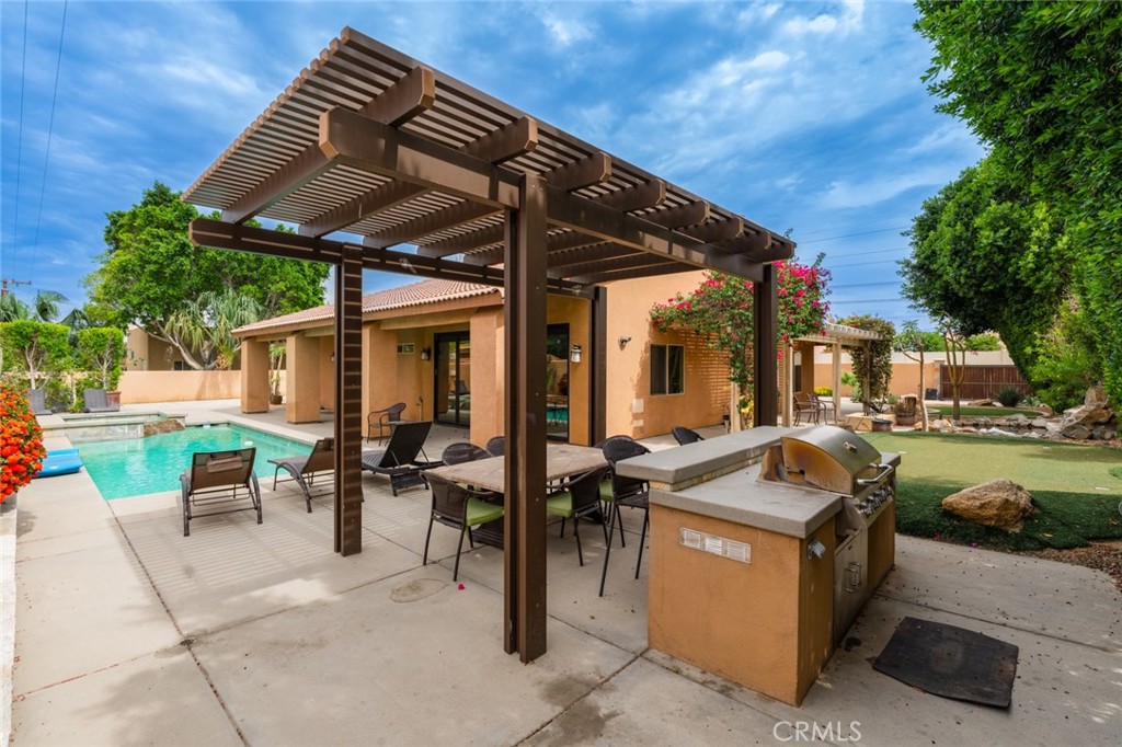 79140 Fred Waring Drive