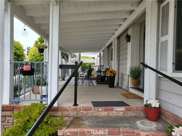 Detail Gallery Image 3 of 20 For 210 Silverlake Dr, Placentia,  CA 92870 - 2 Beds | 2 Baths