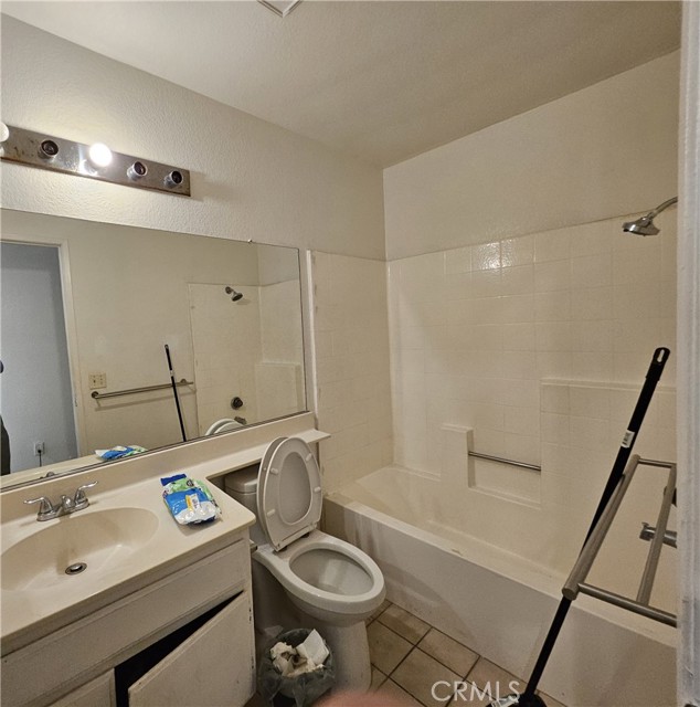 10966 Willow Lane, Adelanto CA: https://media.crmls.org/medias/d1f47129-195a-4a8b-8e18-a5776ddc6e2f.jpg