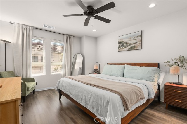 Detail Gallery Image 15 of 28 For 14104 W Birch Ln, Van Nuys,  CA 91405 - 3 Beds | 3 Baths