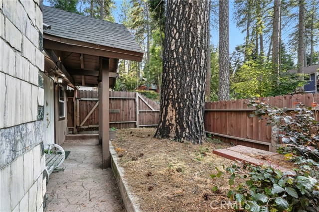373 Redwood Lane, Crestline CA: https://media.crmls.org/medias/d1f62c9e-c993-43f5-9db9-462de2d14dad.jpg