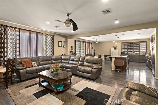 29210 Nectarine Street, Menifee CA: https://media.crmls.org/medias/d1f7681a-c65b-4eb4-9744-e5a789bf02ab.jpg