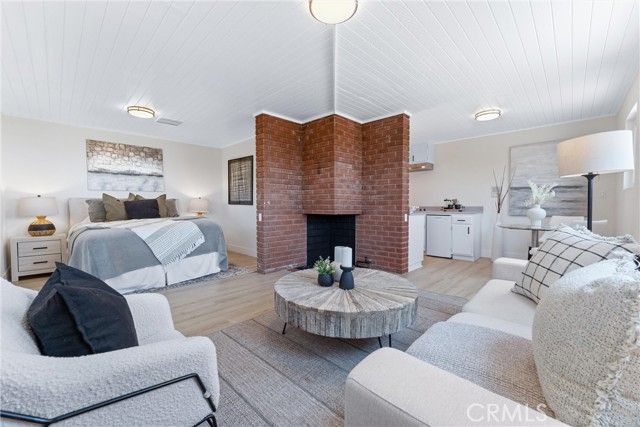 1929 Dorothea Road, La Habra Heights CA: https://media.crmls.org/medias/d1f7fafb-b73d-4def-a704-43aa7eccf3fe.jpg