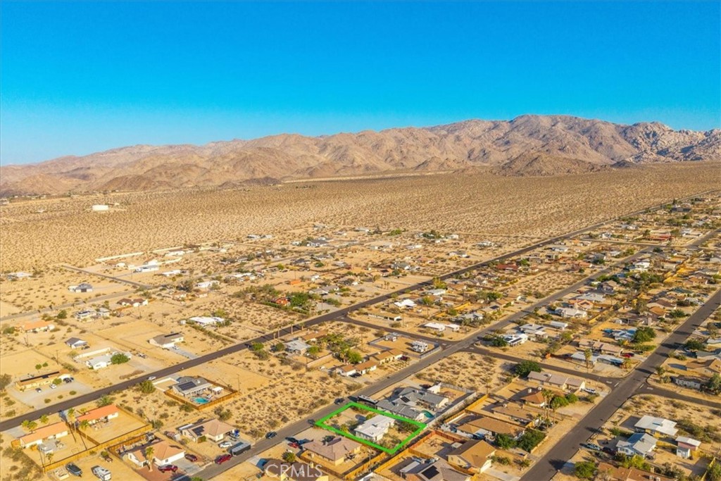 https://media.crmls.org/medias/d1f8fec8-d291-41f7-b594-1c8dc990c6ea.jpg?preset=X-Large