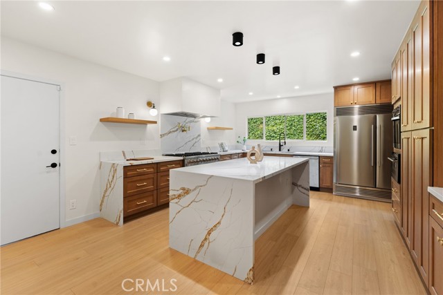 20217 Wells Drive, Woodland Hills CA: https://media.crmls.org/medias/d1f9a8f5-968d-40b7-9a68-4a7c9417c67c.jpg