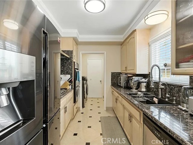 Detail Gallery Image 10 of 29 For 12516 Archwood St, North Hollywood,  CA 91606 - 3 Beds | 3 Baths