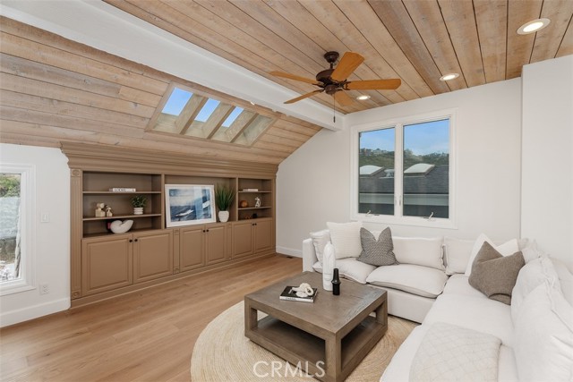 Detail Gallery Image 17 of 41 For 2526 Encina Way, Laguna Beach,  CA 92651 - 3 Beds | 3/1 Baths